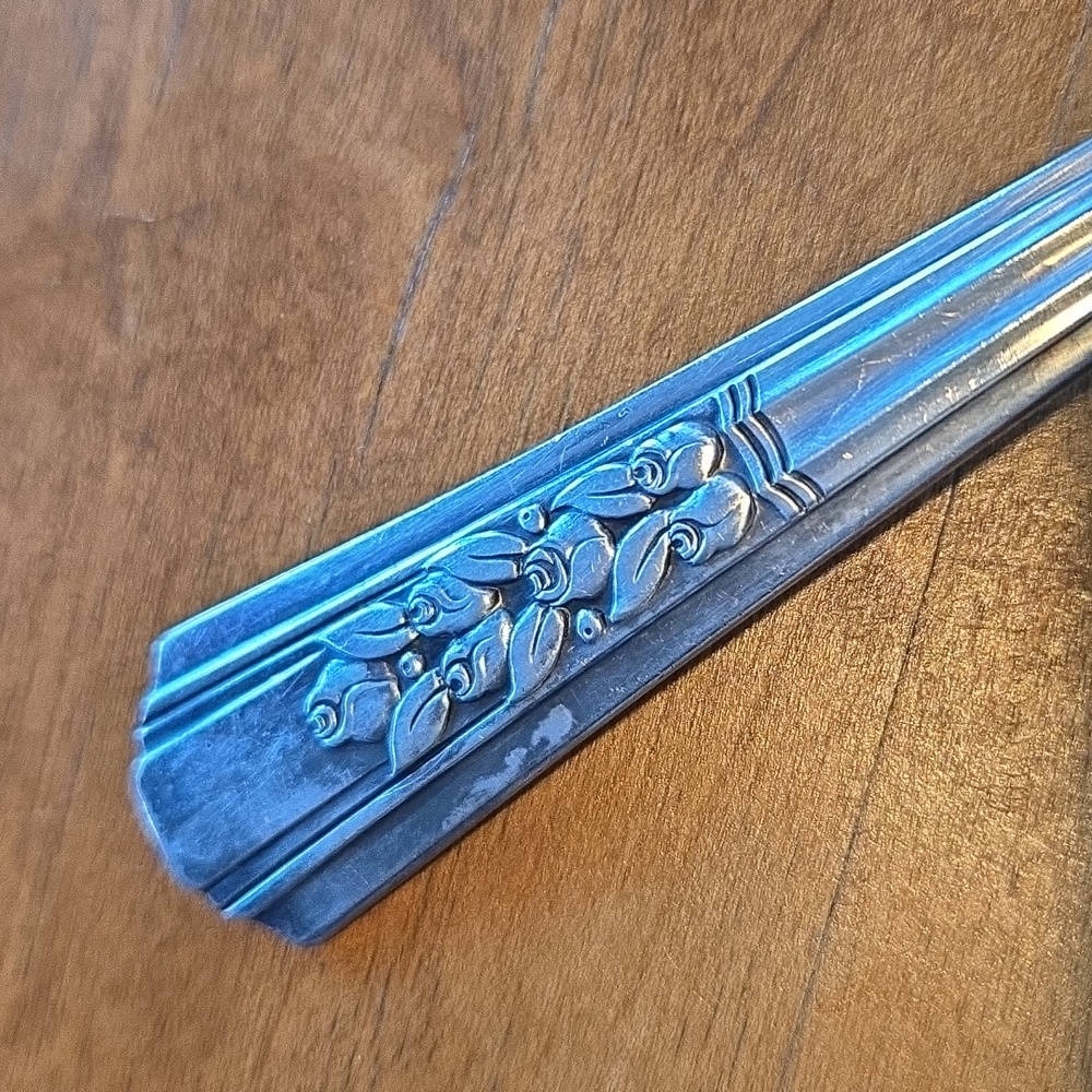 Vintage Slotted Serving Spoon Wm. A. Rogers A1 Plus Oneida Ltd. - Picture 2 of 6